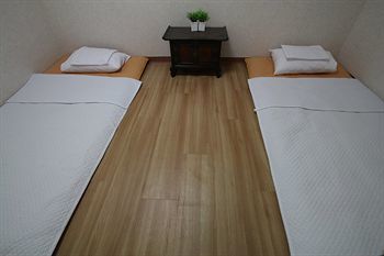 Albergue Icos Guesthouse 1 For Female