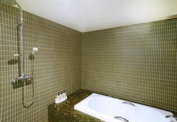Hotel S