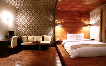 Hotel S