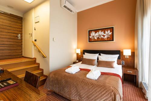 Avalon Hotel