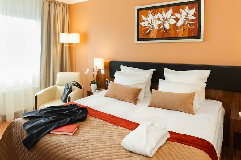 Avalon Hotel