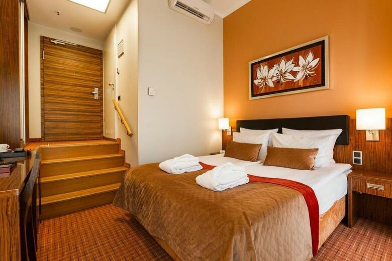 Avalon Hotel
