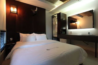 H Avenue Hotel