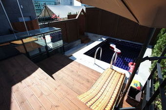H Avenue Hotel