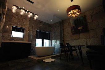 H Avenue Hotel