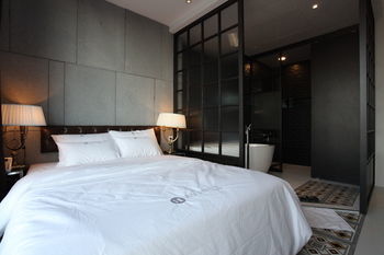 H Avenue Hotel