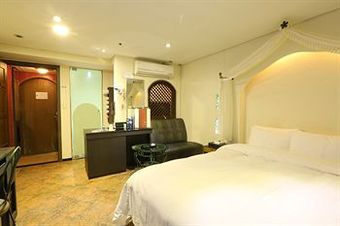 Film 37.2 Hotel