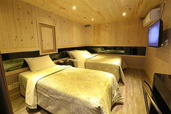 Film 37.2 Hotel