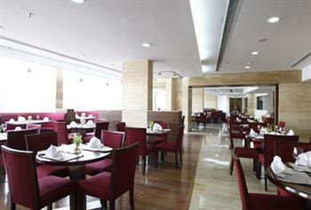 Hotel Clarks Inn Suites