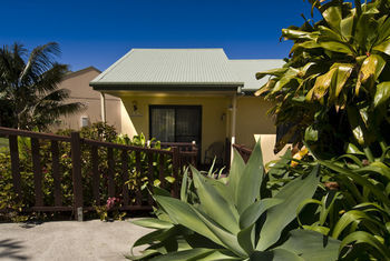 Governor's Lodge Resort Hotel