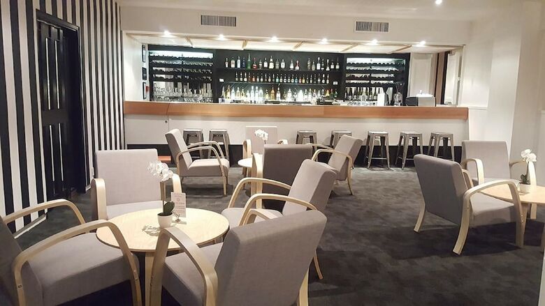 Bay Plaza Hotel