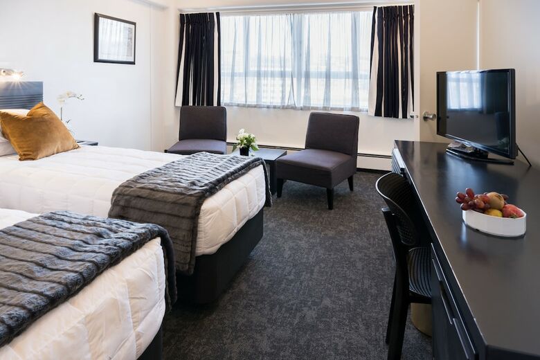 Bay Plaza Hotel