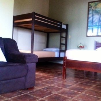 Hostal The Backyard Hotel
