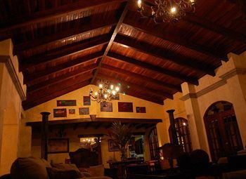 Hostal Forest Hills Suites