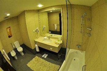 Hotel Golden Tulip Hail