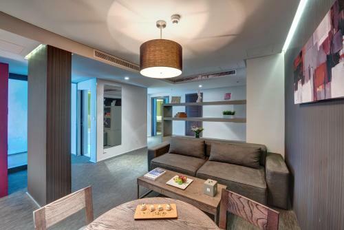 Hotel 72 By Hues