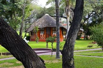 Posada Hakusembe River Lodge