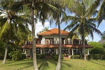 Hotel Breezes Beach Club & Spa