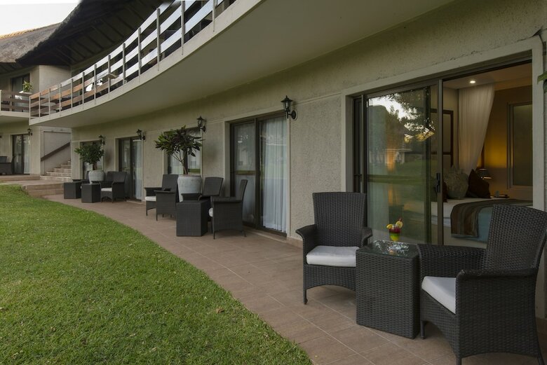 Hotel A'zambezi River Lodge