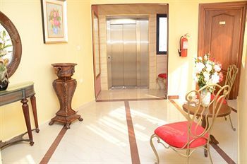 Hotel H�tel Les Ambassadeurs