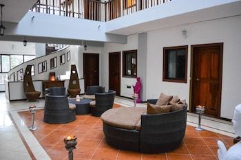Aparthotel Aquamarina Suites