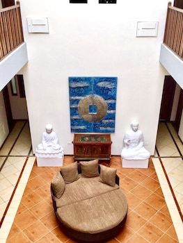 Aparthotel Aquamarina Suites