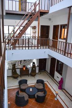 Aparthotel Aquamarina Suites