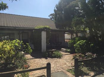 Hotel Albourne Guest House