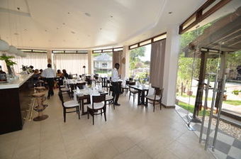 Hotel Planters Lodge & Spa