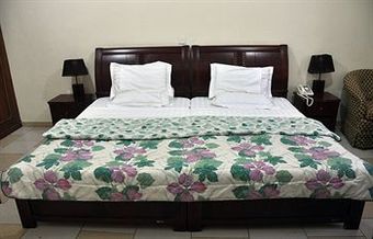 Oscarpak Royal Hotel