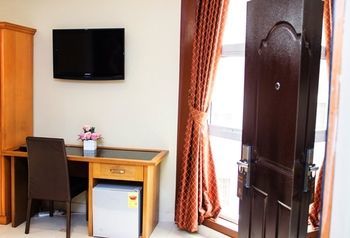 Airport West Hotel