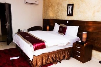Airport West Hotel