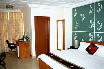 Airport West Hotel