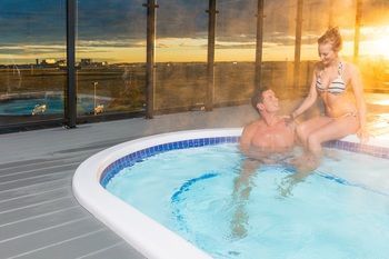 Hotel Clique Calgary Airport