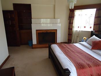 Hotel Bush House And Camp