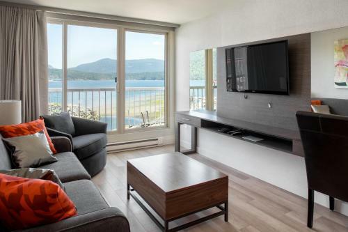 Hotel Oceanfront Suites At Cowichan Bay