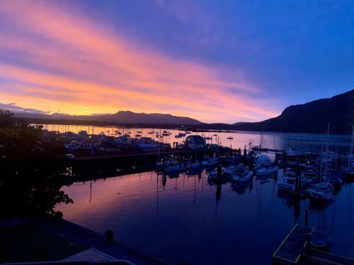 Hotel Oceanfront Suites At Cowichan Bay