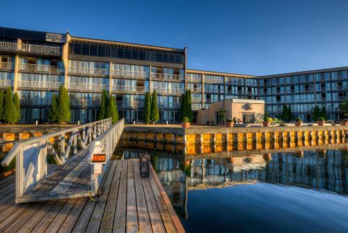 Hotel Oceanfront Suites At Cowichan Bay