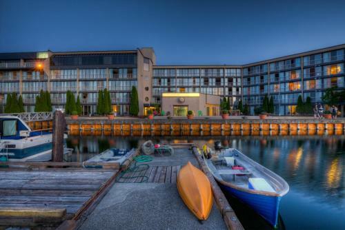 Hotel Oceanfront Suites At Cowichan Bay