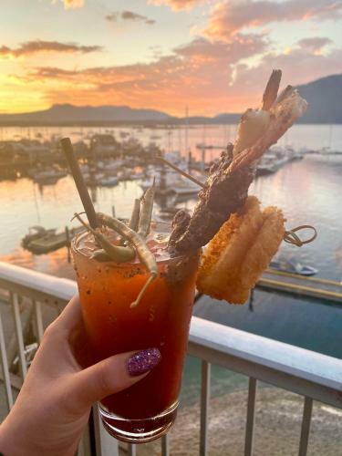 Hotel Oceanfront Suites At Cowichan Bay