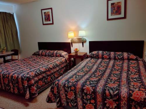 Motel Kootenay Country Inn
