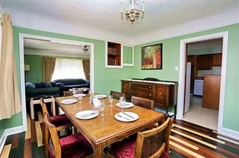 James Bay Inn Hotel & Suites