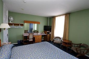 James Bay Inn Hotel & Suites