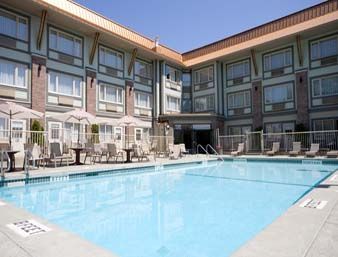 Howard Johnson Hotel And Suites, Victoria Elk Lake