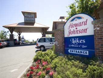 Howard Johnson Hotel And Suites, Victoria Elk Lake