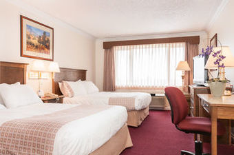 Howard Johnson Hotel And Suites, Victoria Elk Lake