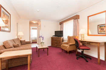 Howard Johnson Hotel And Suites, Victoria Elk Lake