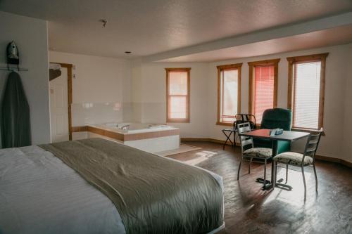 Howard Johnson Hotel Golden