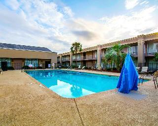 Hotel Clarion Inn & Suites