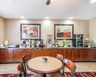 Hotel Quality Inn & Suites